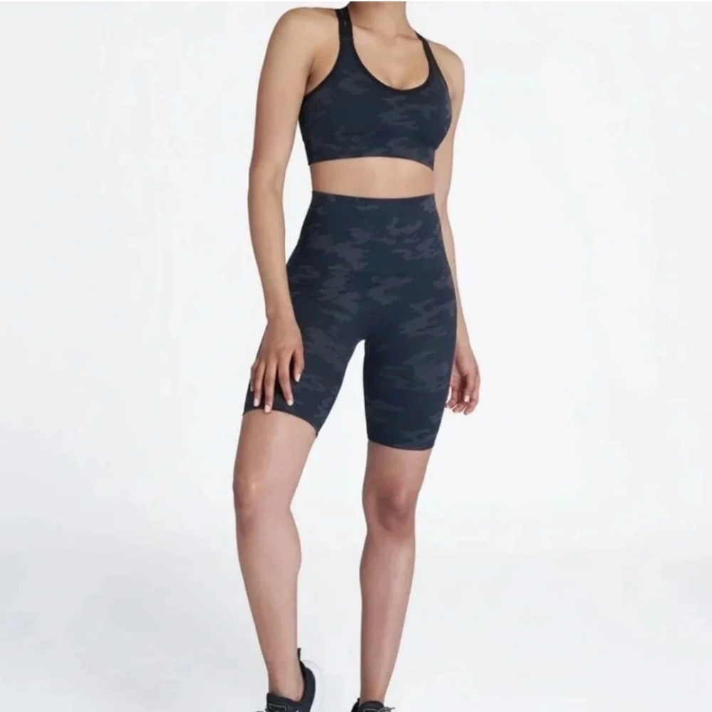 SPANX Look at Me Now Bike Shorts Size XL.  #533‎